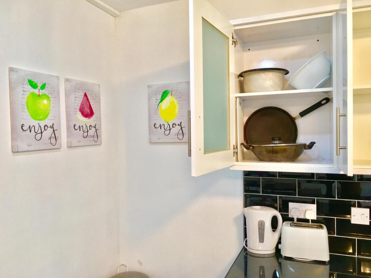 London 2 Bedroom Apartment, Kitchen, Reception And Private Garden Eksteriør billede